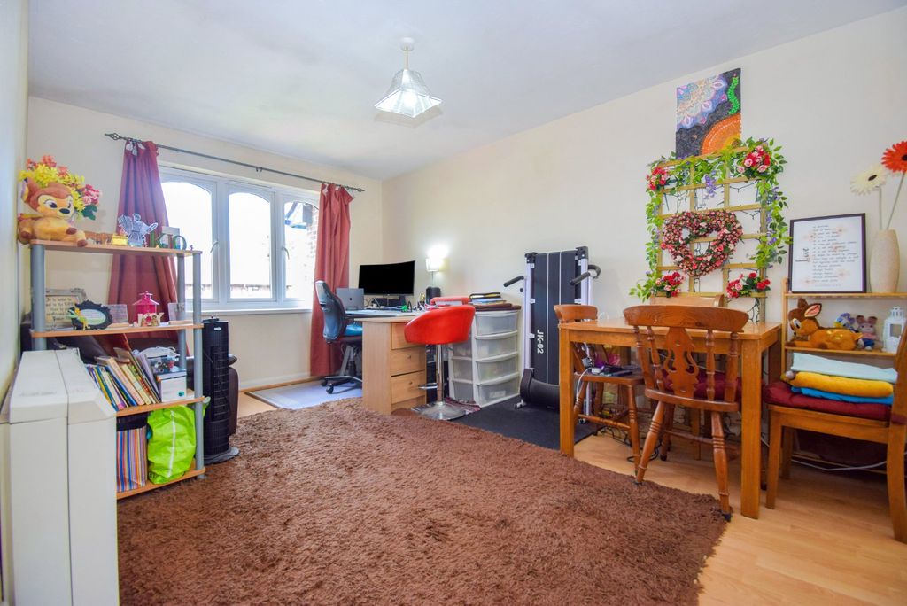 Property photo 2 of 5 Living Room