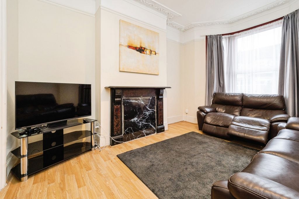 Property photo 3 of 24 Pbox-Img.Jpg