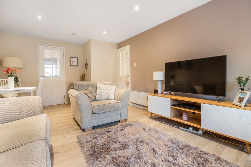 Property photo 3 of 32 Picture No. 35