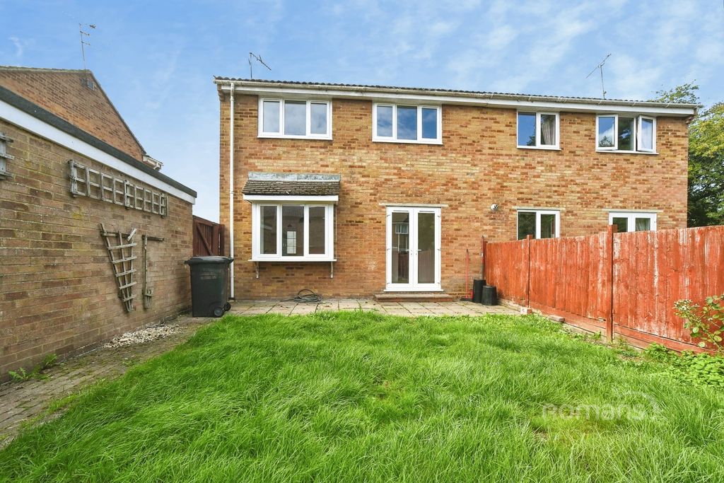Property photo 1 of 9 Castle Dore
