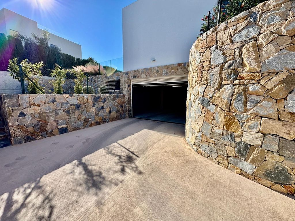 Property photo 3 of 27