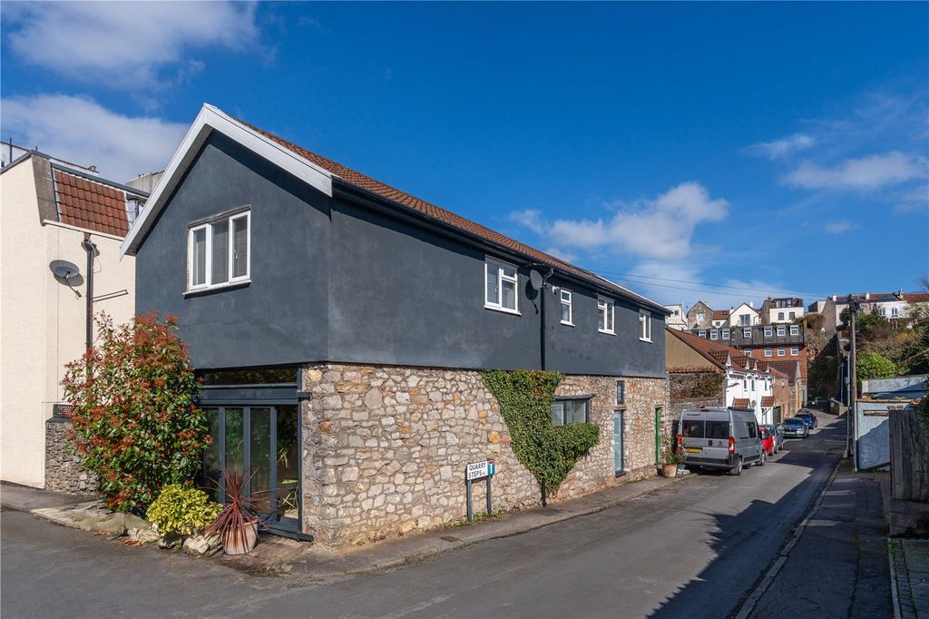 Property photo 3 of 23 Picture No. 28