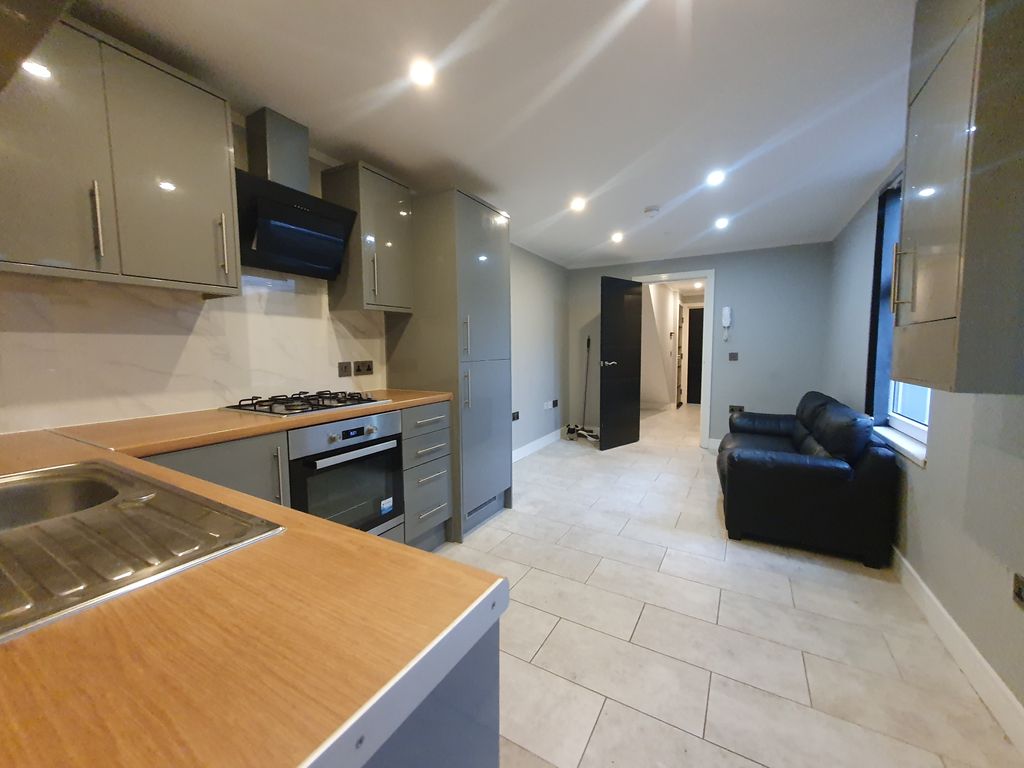 Property photo 1 of 11 2 Bedroom Ground Floor Flat For Rent