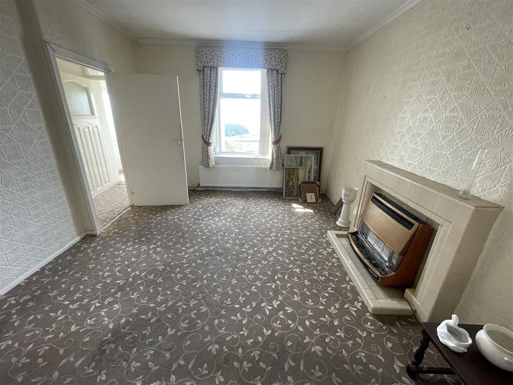 Property photo 3 of 31 Sitting Room