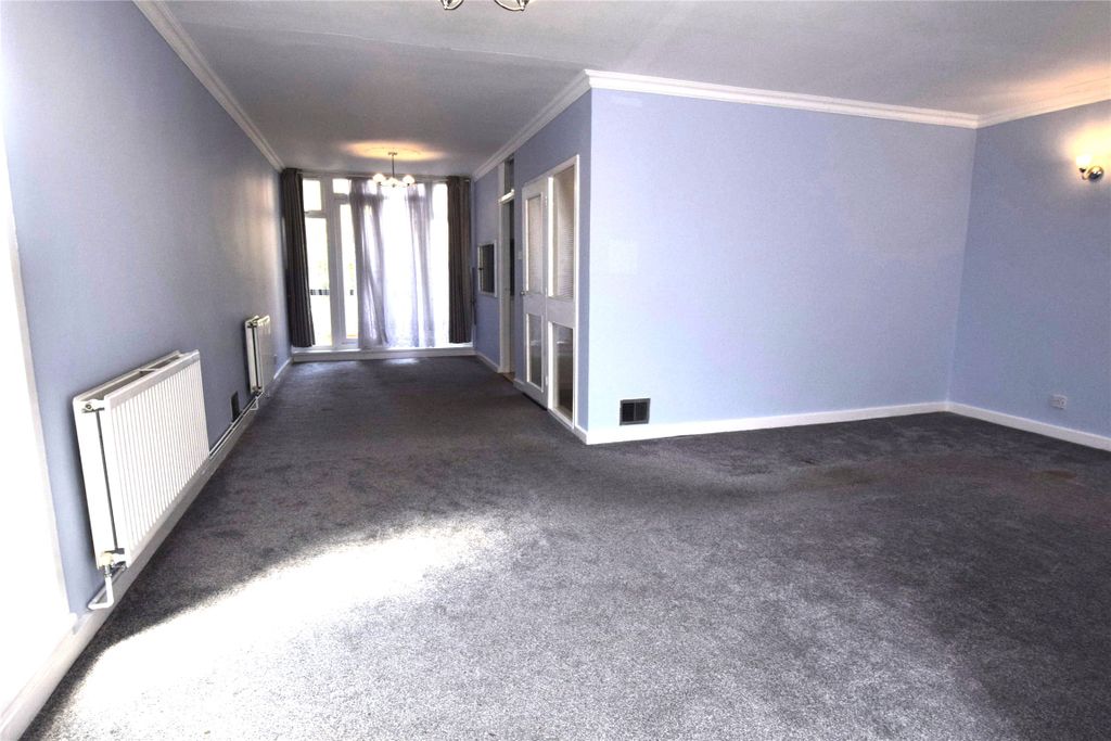 Property photo 2 of 12 Lounge