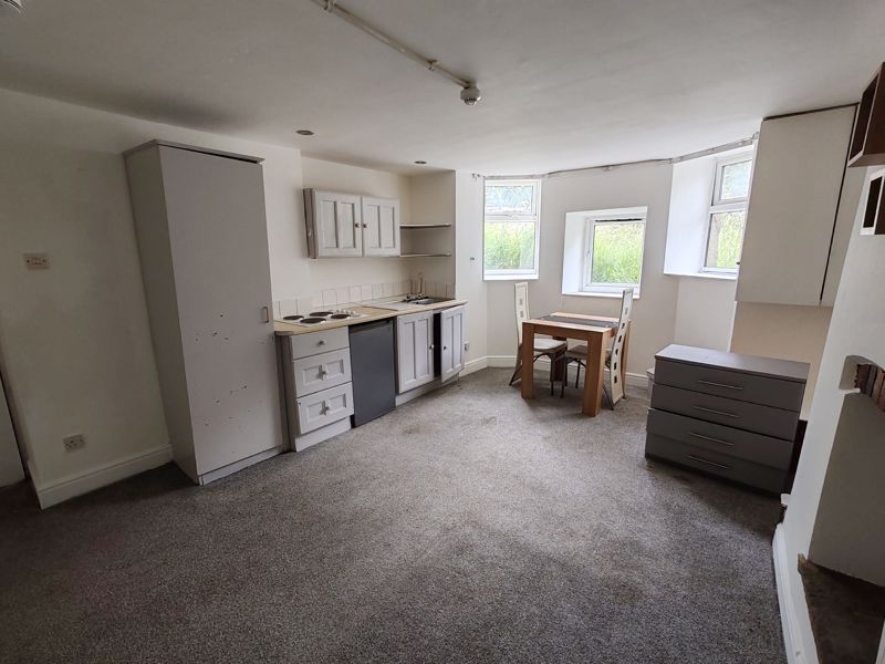 Property photo 3 of 17 Photo 9