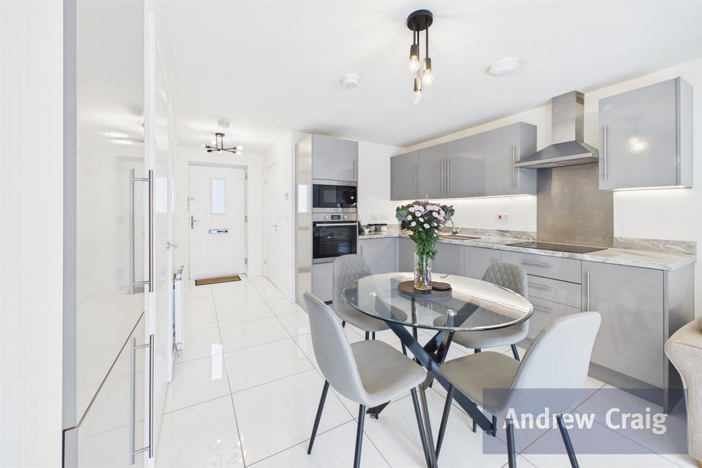 Property photo 2 of 12 Kitchen Dining Area