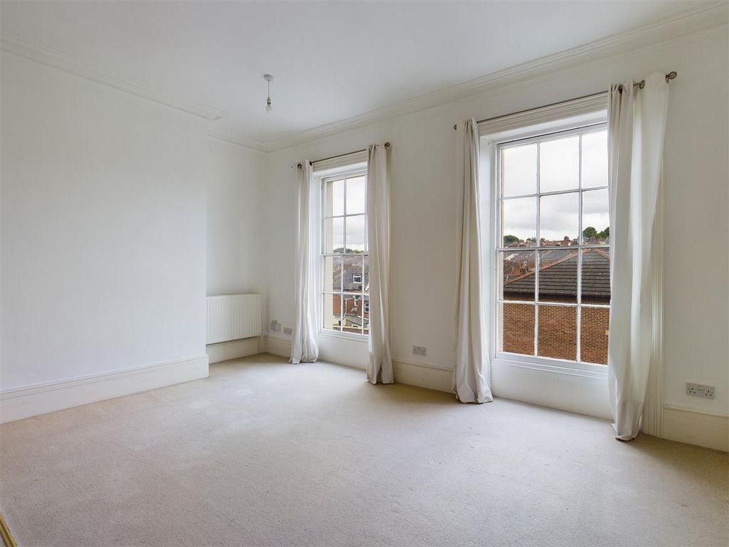 Property photo 2 of 7 5c Lansdowne Terrace - 01.Jpg