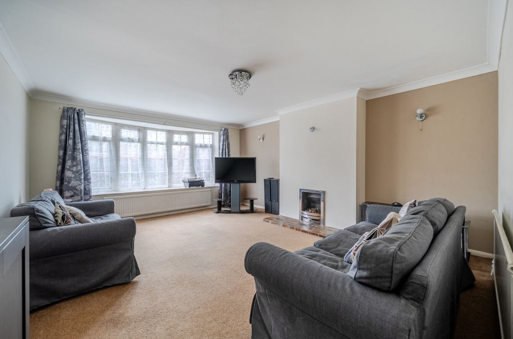 Property photo 2 of 15 1418494-11-6995Fa...