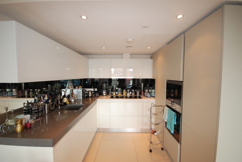 Property photo 3 of 7 Kitchen