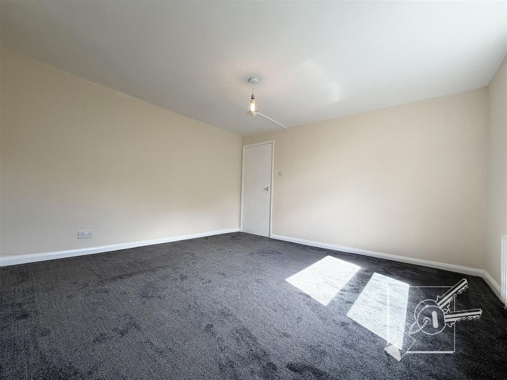 Property photo 3 of 6 Living Room