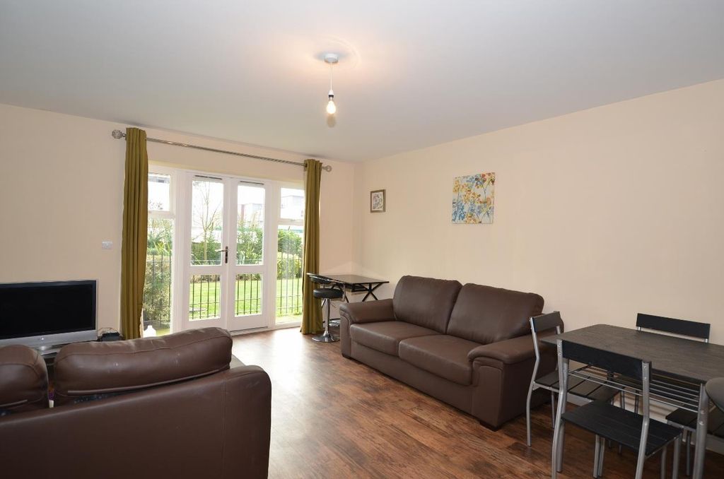 Property photo 2 of 11 Lounge