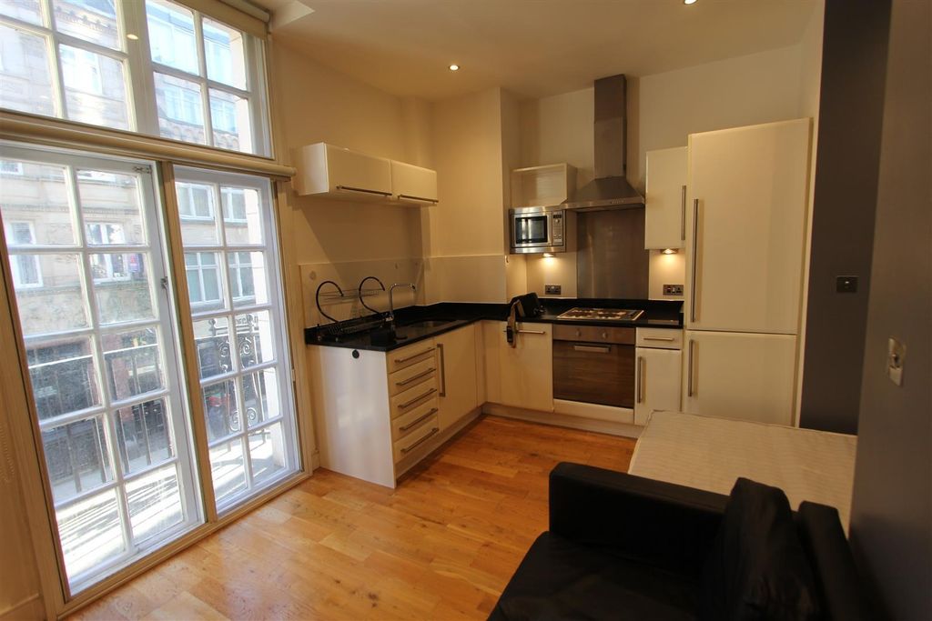 Property photo 3 of 7 Bright Modern Kitchen With Large Windows....