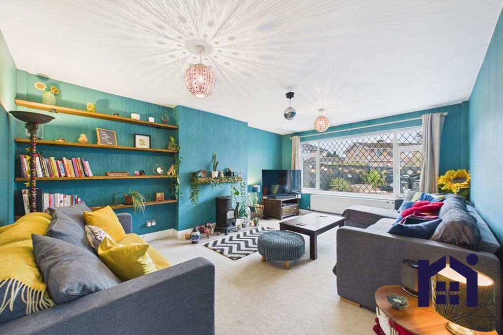 Property photo 3 of 25 Living Room