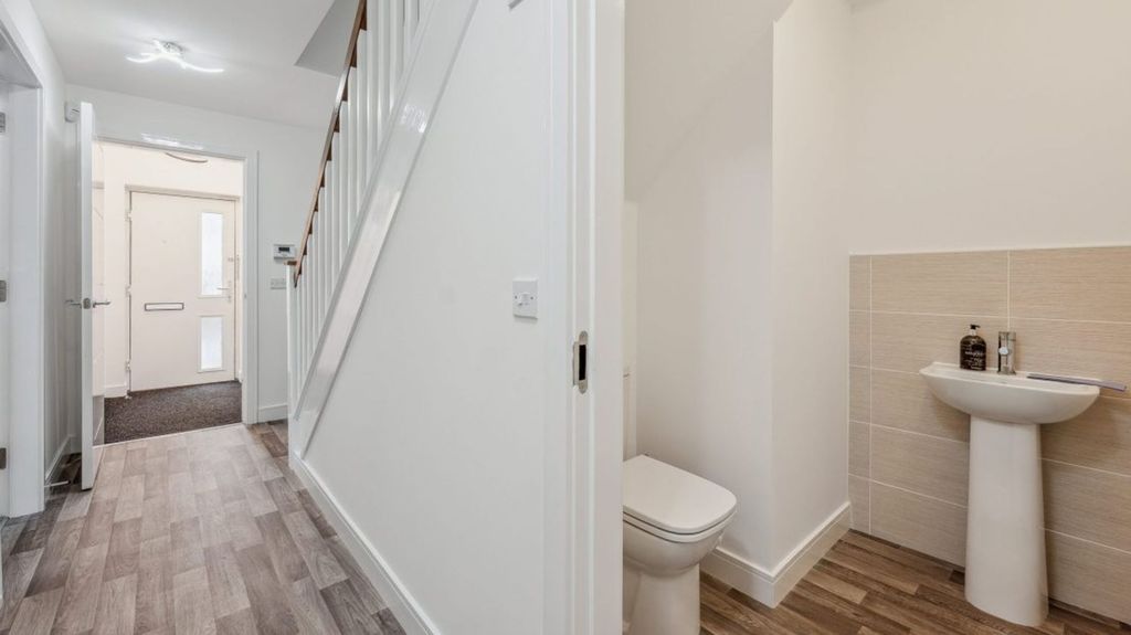 Property photo 3 of 7