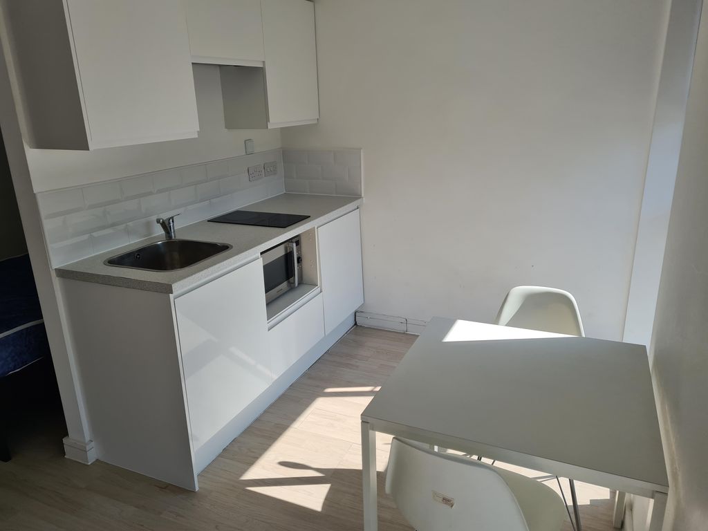 Property photo 3 of 6 Kitchen