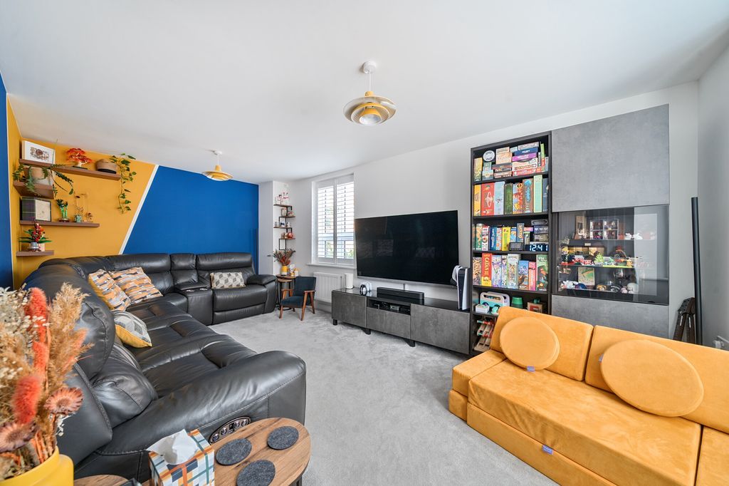 Property photo 2 of 17