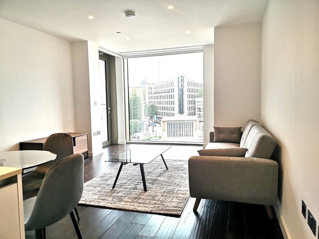 Property photo 1 of 14 Lounge