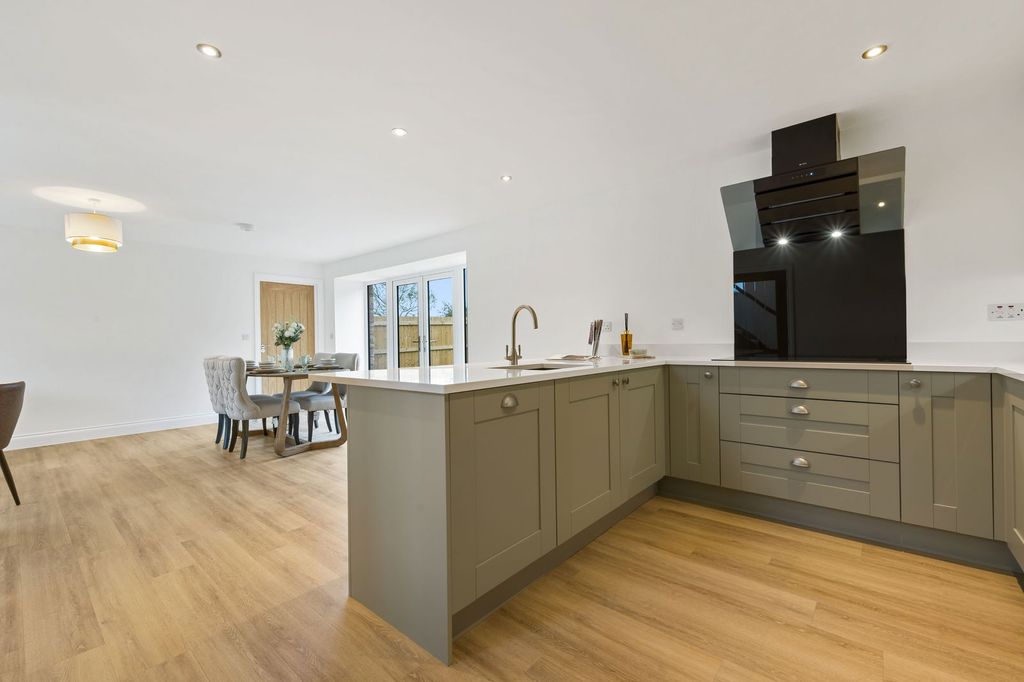 Property photo 3 of 54