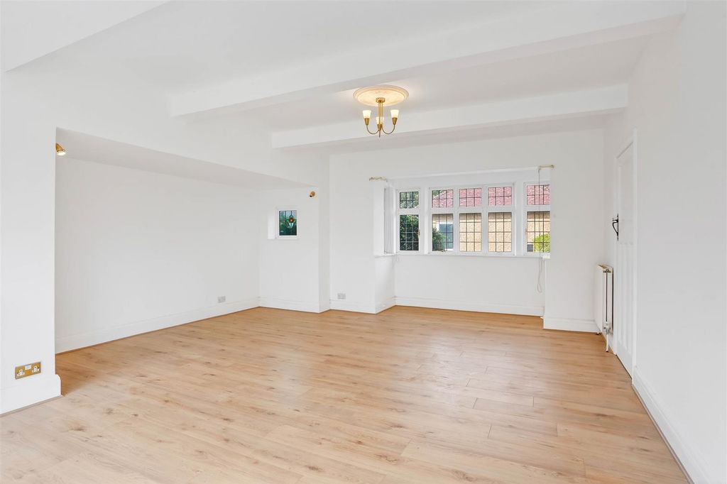 Property photo 3 of 33 1671431714 - 9.Jpg