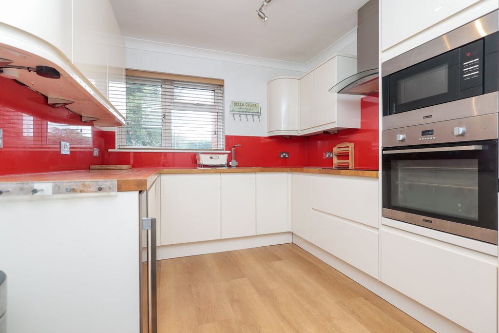 Property photo 3 of 13 20251106-R6M_8517