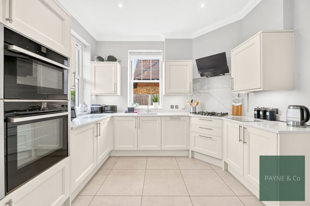 Property photo 3 of 43