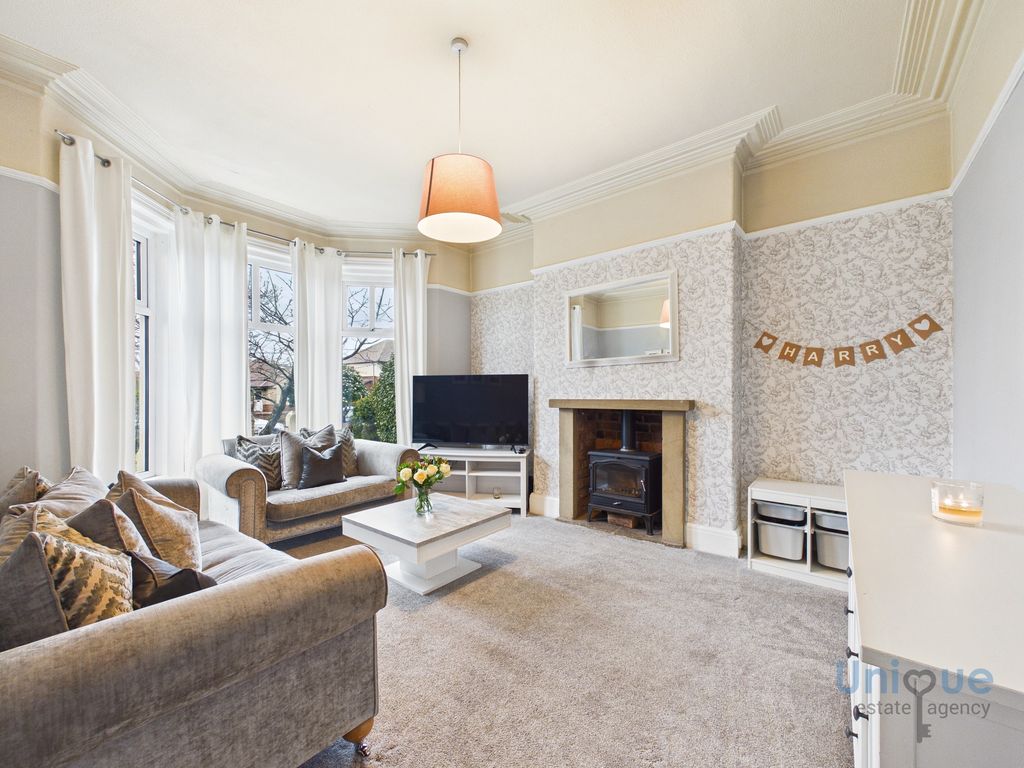 Property photo 2 of 27