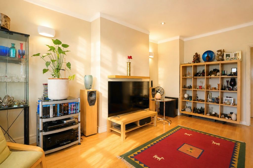 Property photo 3 of 10