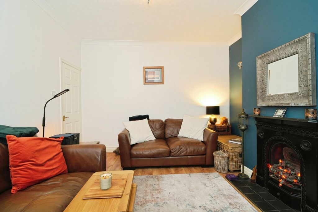 Property photo 3 of 16 Image 2
