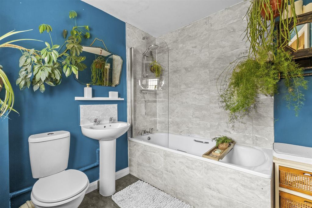 Property photo 3 of 17 Magnum House, Lane End-1.Jpg