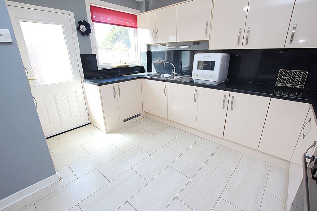 Property photo 2 of 17 Kitchen