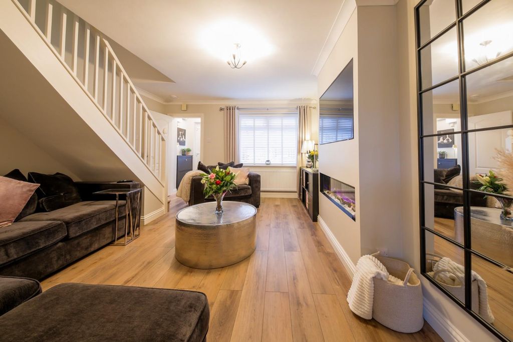 Property photo 2 of 13 Lounge