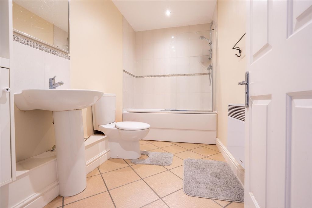 Additional image 9 of 2 bed flat to rentDale Street, Leamington Spa CV32