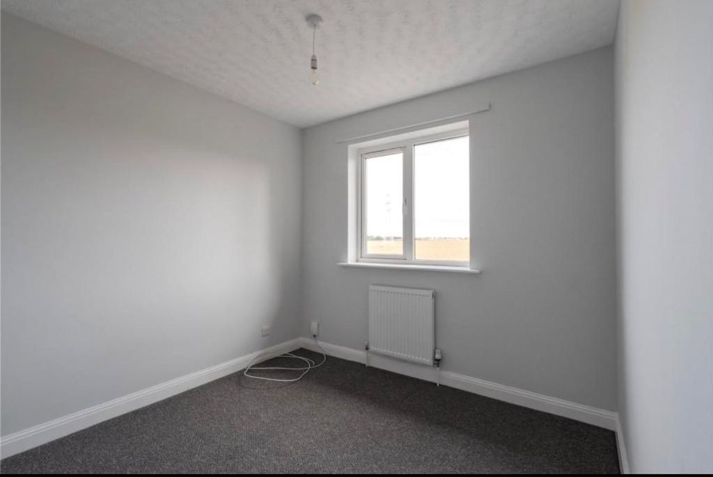 Property photo 3 of 7 Bed.Jpg