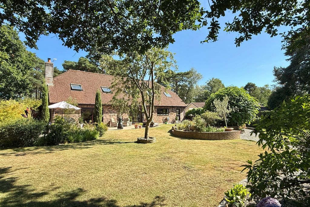 Property photo 3 of 34 Gallery