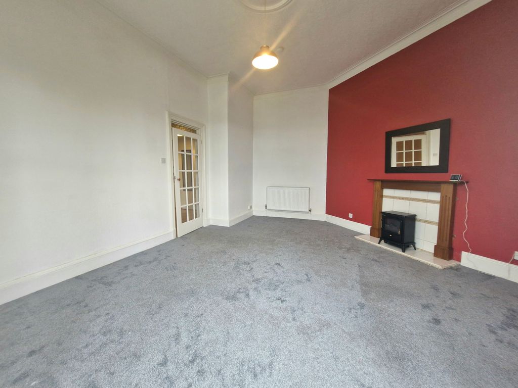 Property photo 2 of 6 Lounge