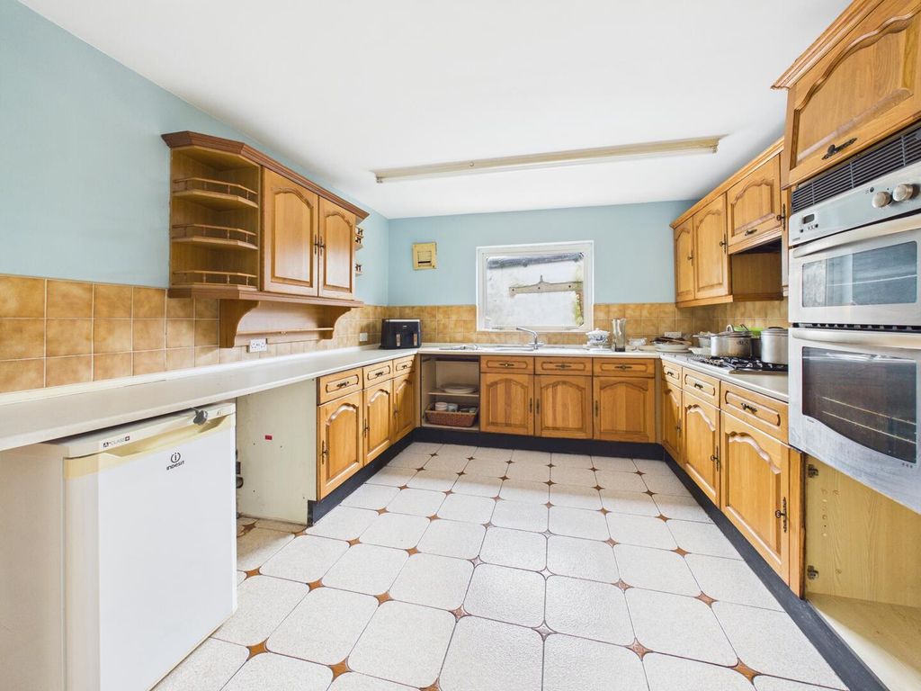Property photo 3 of 16 Kitchen