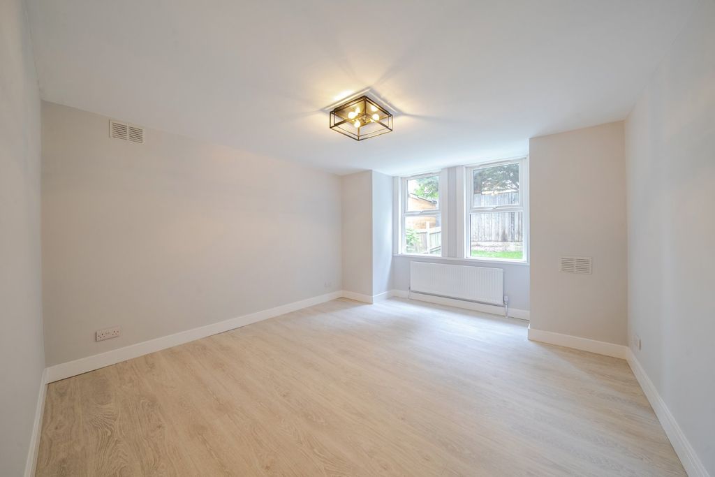 Property photo 3 of 13 Picture No. 27