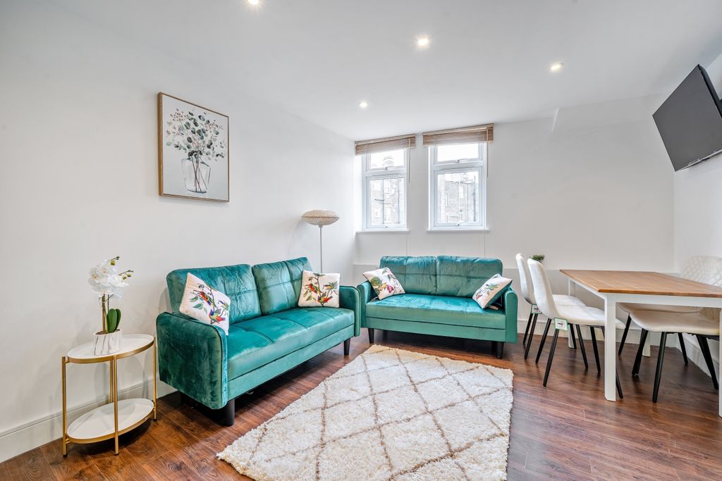 Property photo 2 of 12 1304969-14-683Eed...