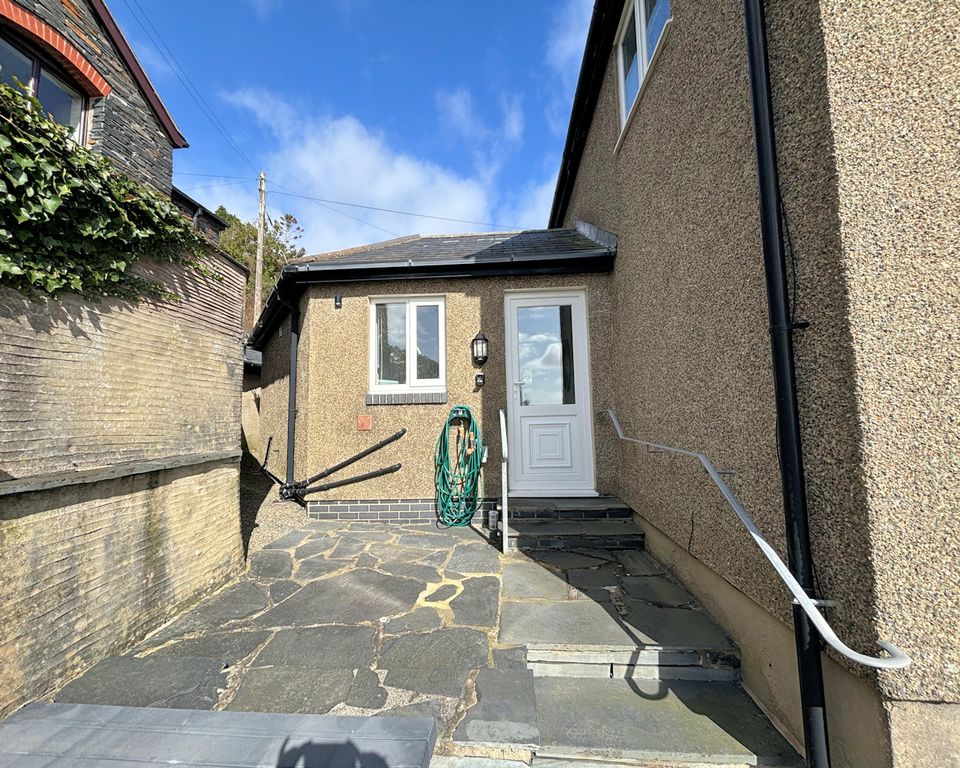 Property photo 3 of 46