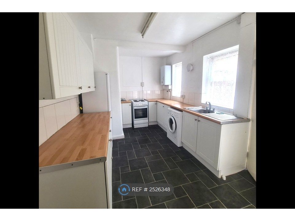 Property photo 2 of 11 Kitchen