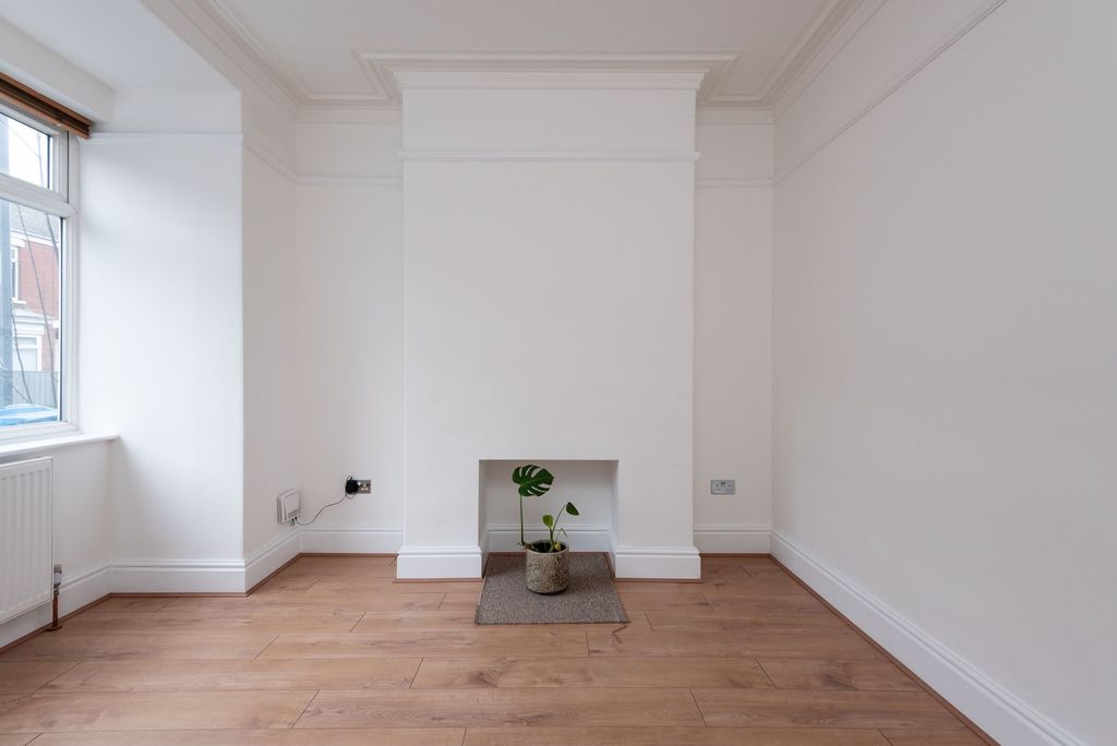 Property photo 3 of 23 Living Room