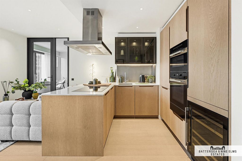 Property photo 2 of 25