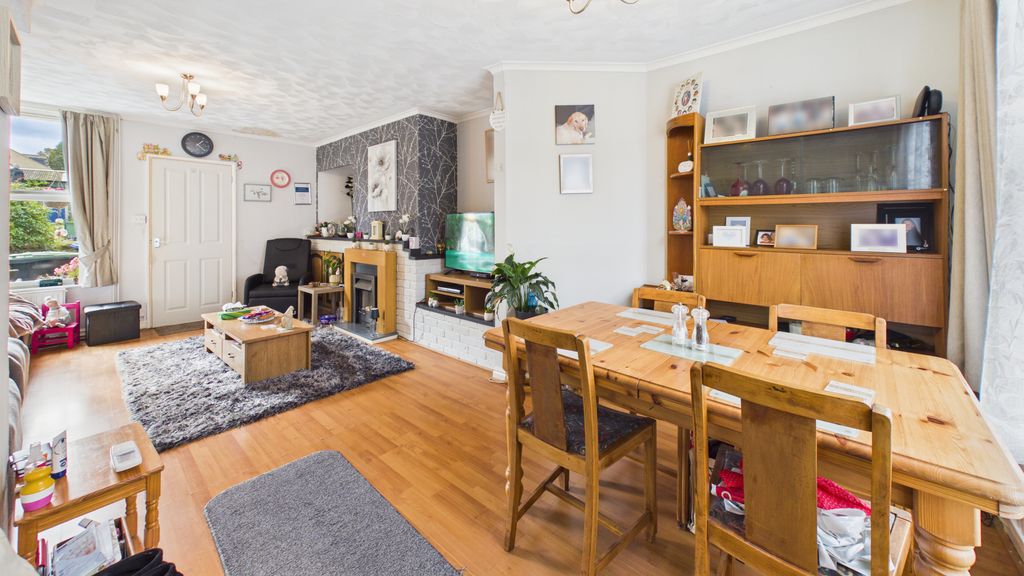 Property photo 3 of 11