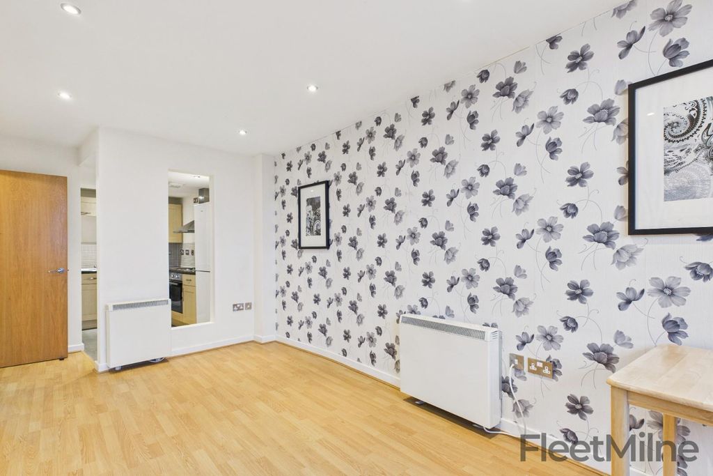 Property photo 1 of 10 Living/Dining Room