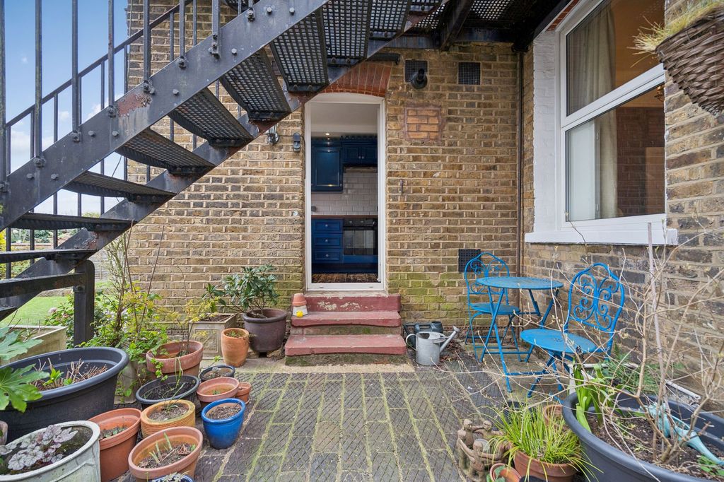 Property photo 3 of 19