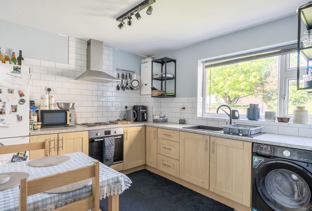Property photo 2 of 14 1463960-13-6A0F40...