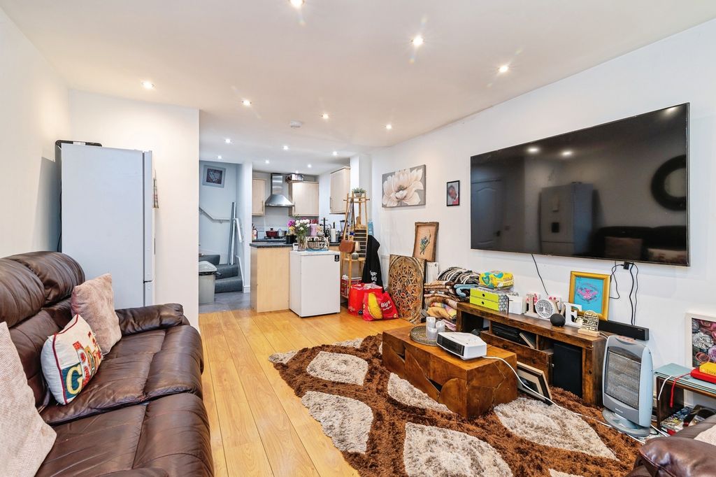 Property photo 2 of 11 Pbox-Img.Jpg