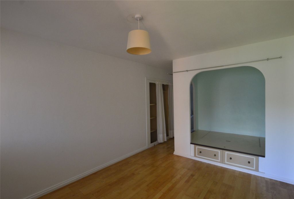 Property photo 2 of 9 Living Room/Bed