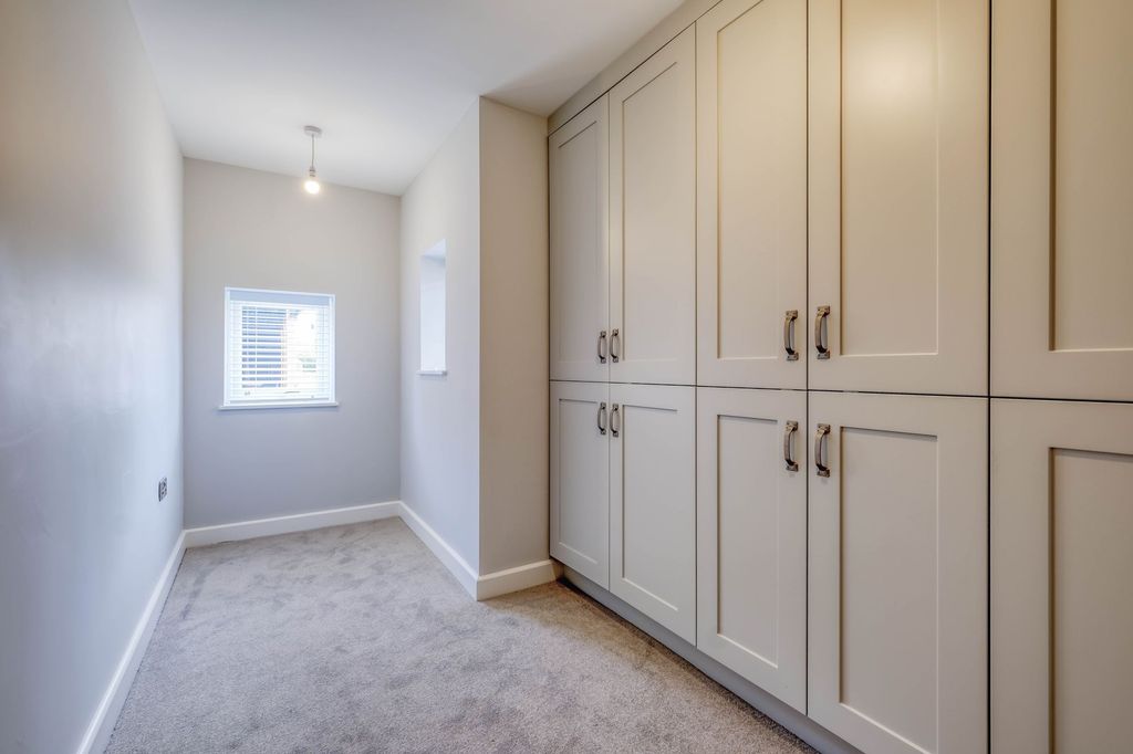 Property photo 3 of 31